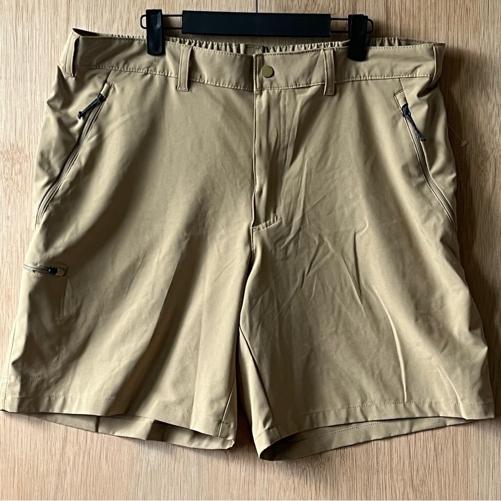 Columbia Tan Cargo Shorts‎ Outdoor Style size 40/50